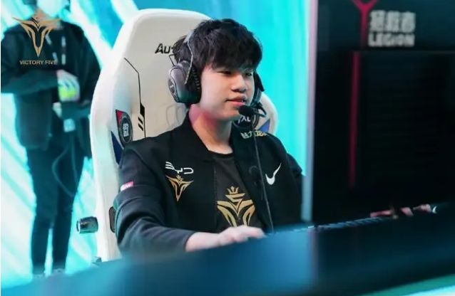 多的阵容调 多的阵容调